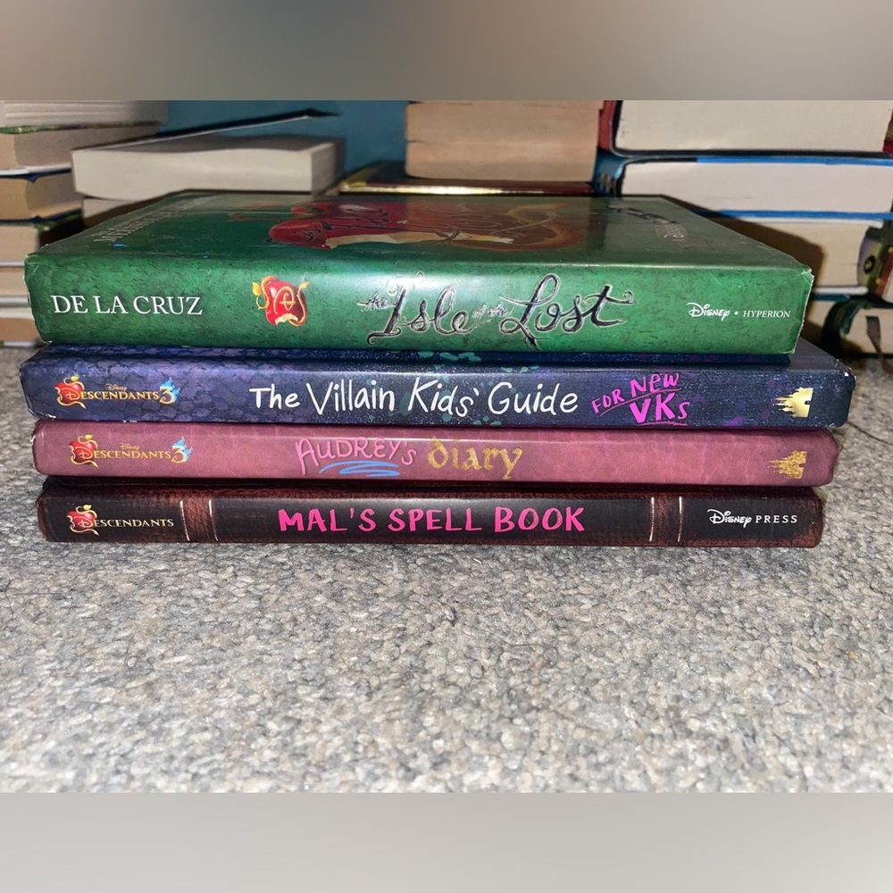 Disney Descendants Colorful Book Collection